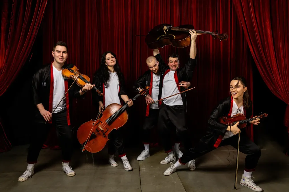 Рок на виолончелях в СПб – концерт Fuma Rosso