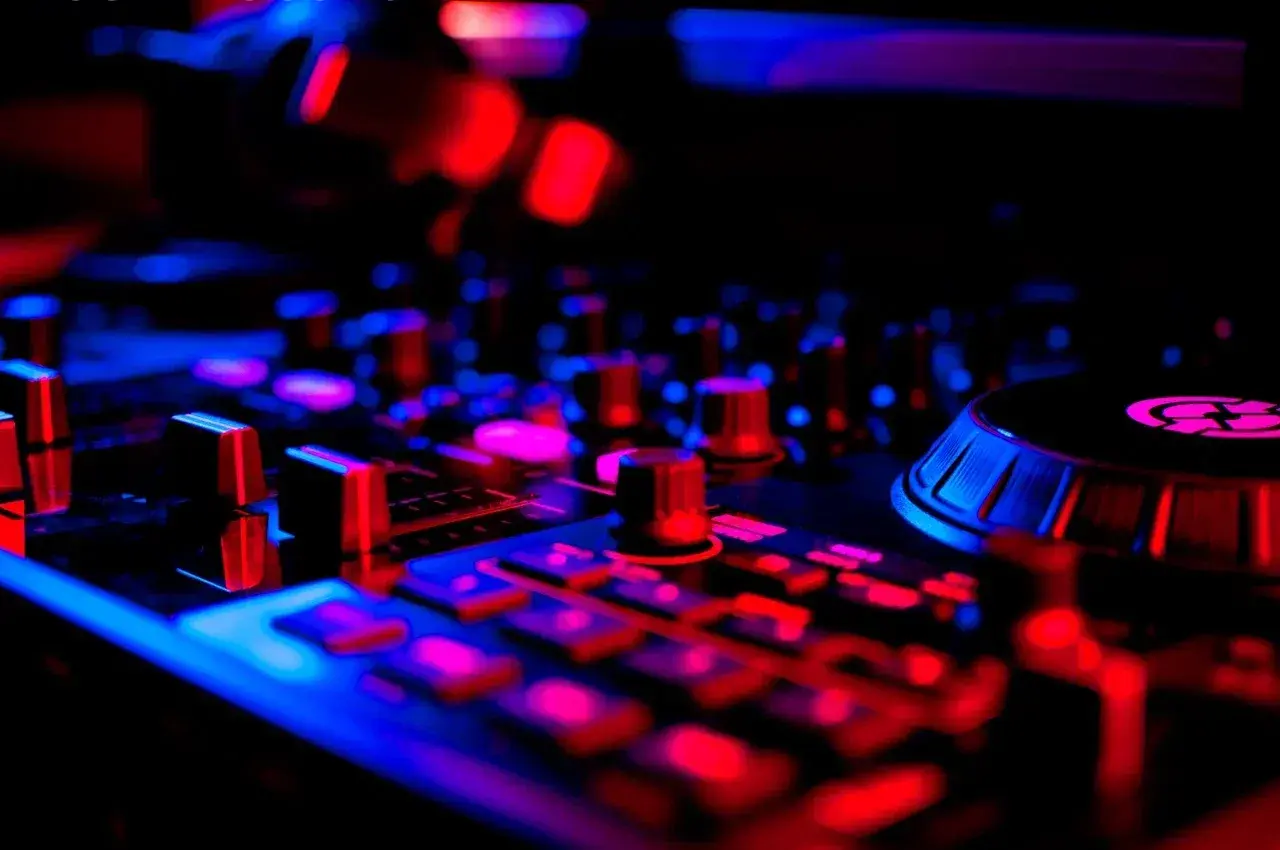 Билеты на Lazy People Organization в Каз...