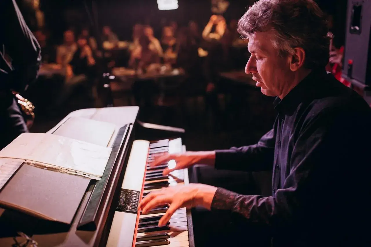 Билеты на джаз в Екатеринбурге: Парижский коктейль в EverJazz