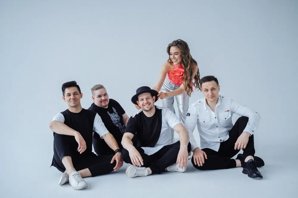 Концерт кавер-группы Five Band в Новосиб...