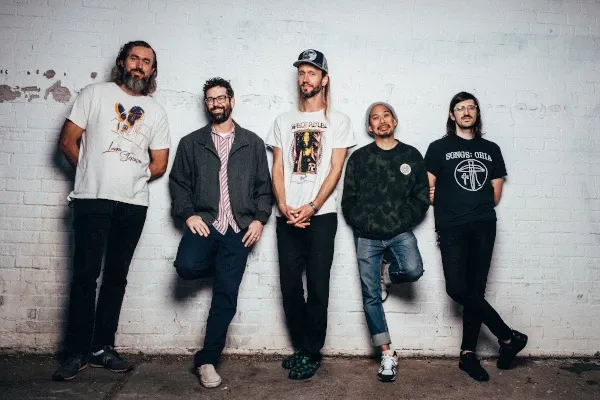 AJJ выпускает демо 'Good Luck Everybody'