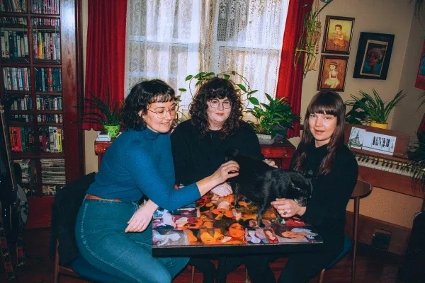 Ape-Ettes выпустят новый EP и представят видео на песню "Backseat"