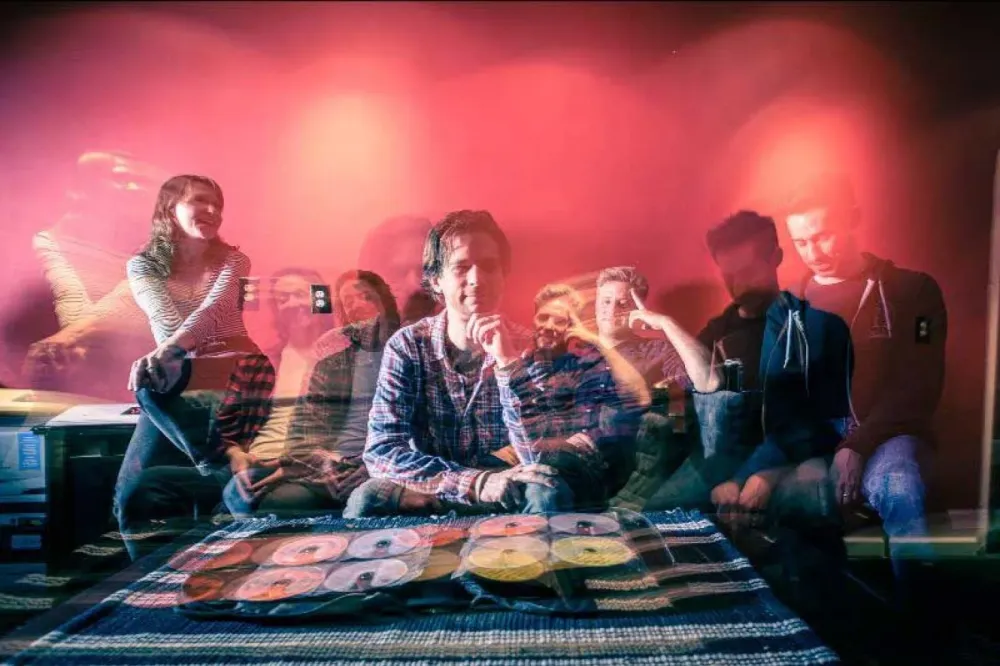 Блэкберны выпускают 'Video Den'