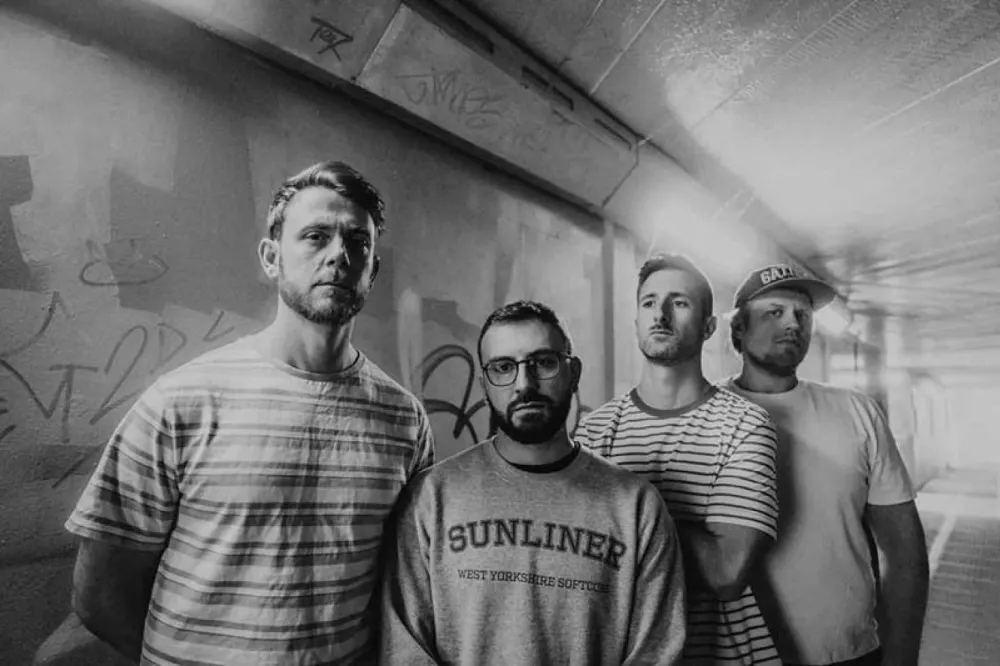 Британская группа Burnt Tapes возвращается с новым синглом 'MOTHERSGUILT'