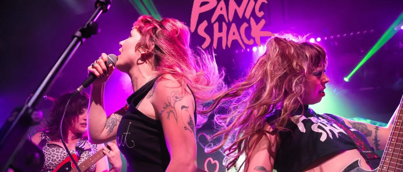 От спасительных басистов до панковского хаоса – легендарное выступление Panic Shack в Bodega