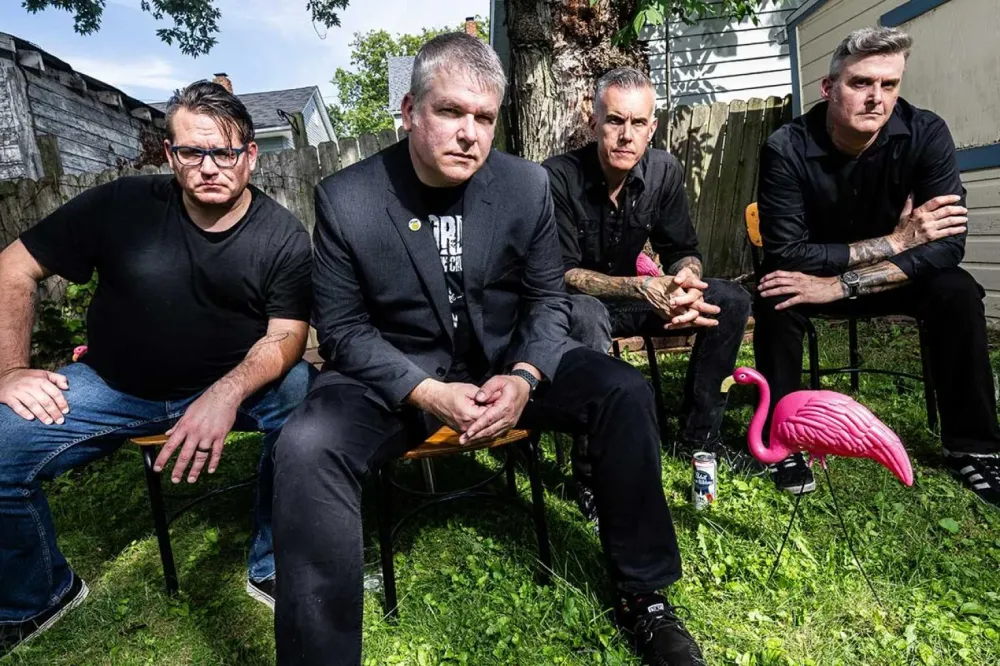 ПРЕМЬЕРА: Cleveland's Whatever... представляют огненный новый сингл 'Among The Dead'