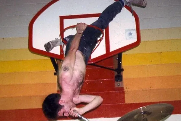 Зин о "шоу с баскетбольным кольцом" Fugazi 1988 года будет выпущен