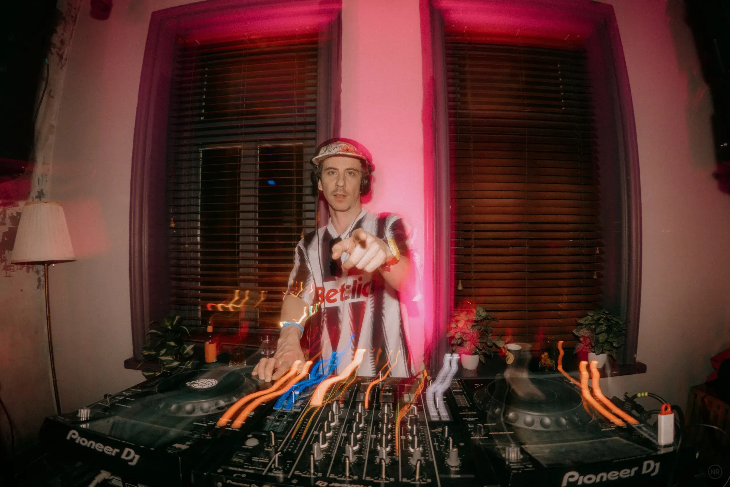 Билеты на техно-концерт Амана По-Кайфу в...