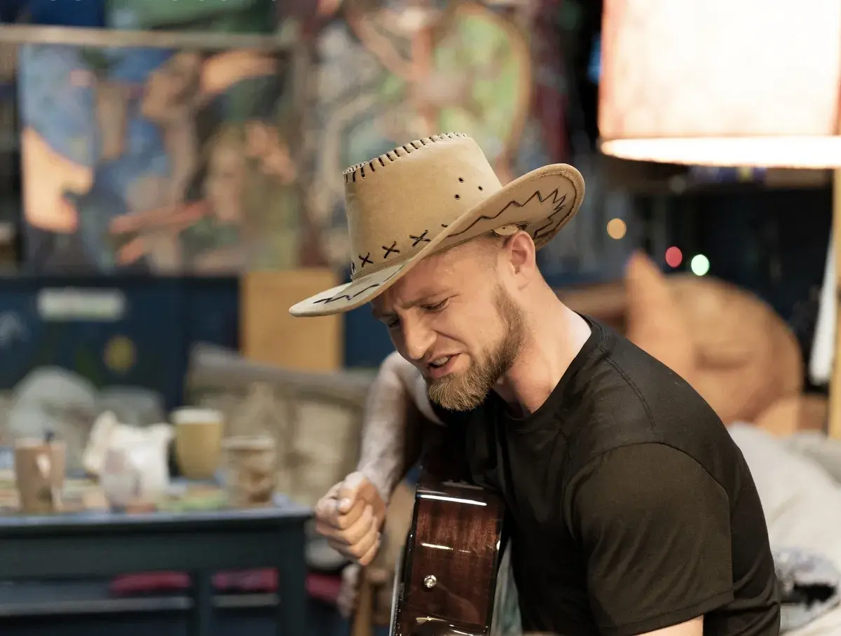 Резная Свирель и Евгений Женевьев: поэзи...